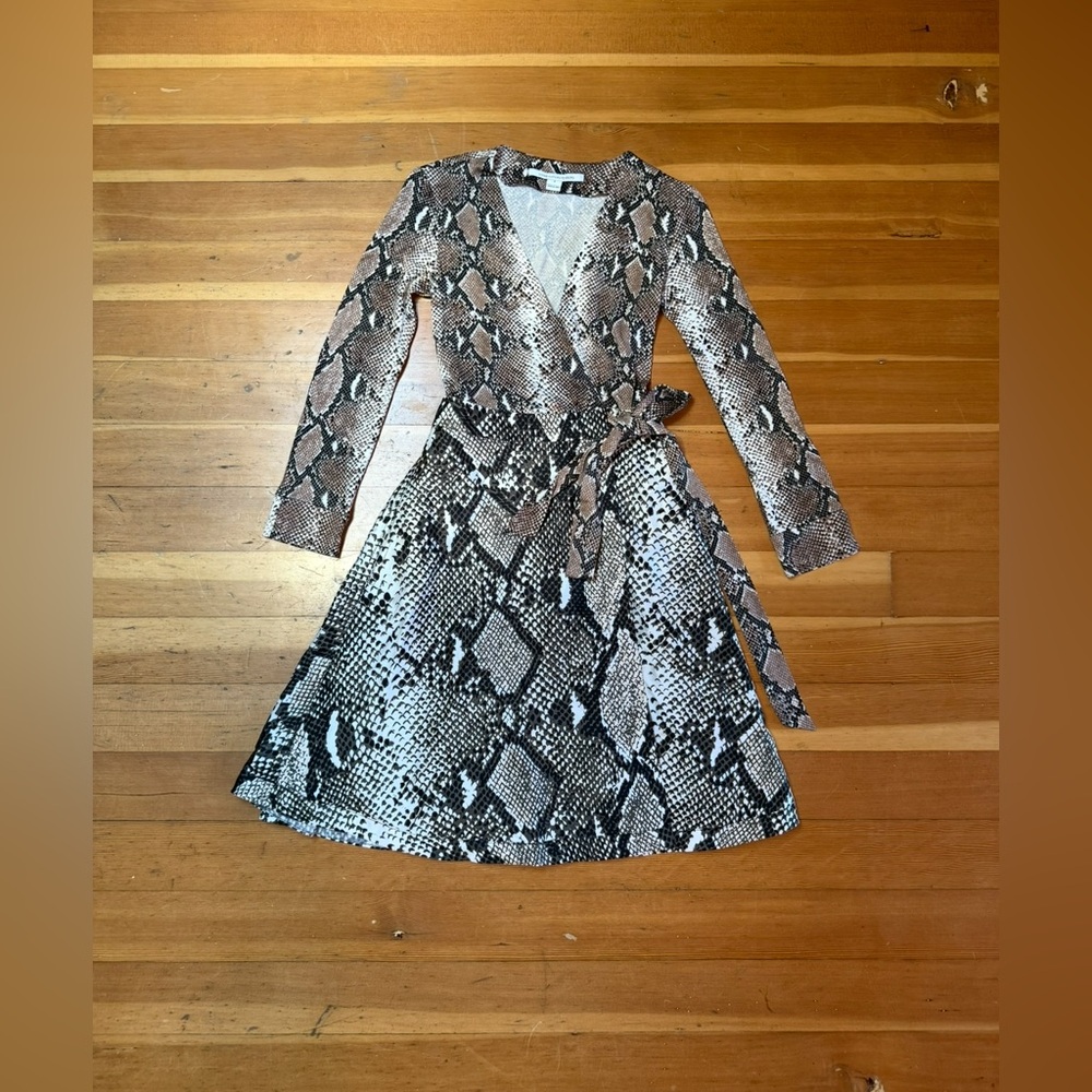 Diane Von Furstenberg Snake Print 100% Silk Wool Blend Wrap Dress Size 0